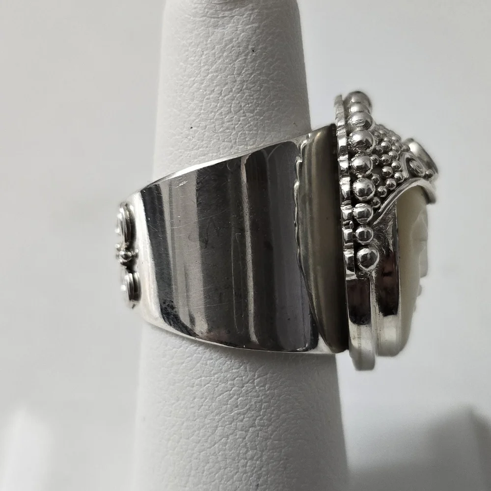 Sajen Sterling Silver 925 MOP Moon Face Ring